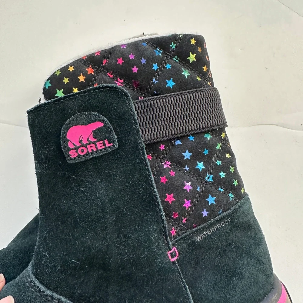 Sorel Youth Rylee Boot Winter Snow Boots Black Suede Rainbow Stars Size 4
